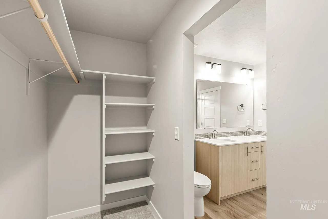 1109 W Jasper St - Photo 5 of 17