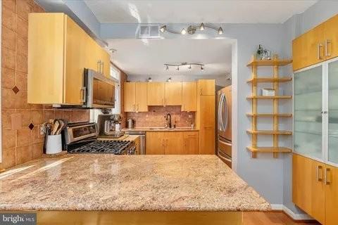 103 N George Mason Dr #1 - Photo 3 of 18