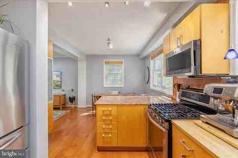 103 N George Mason Dr #1 - Photo 4 of 18