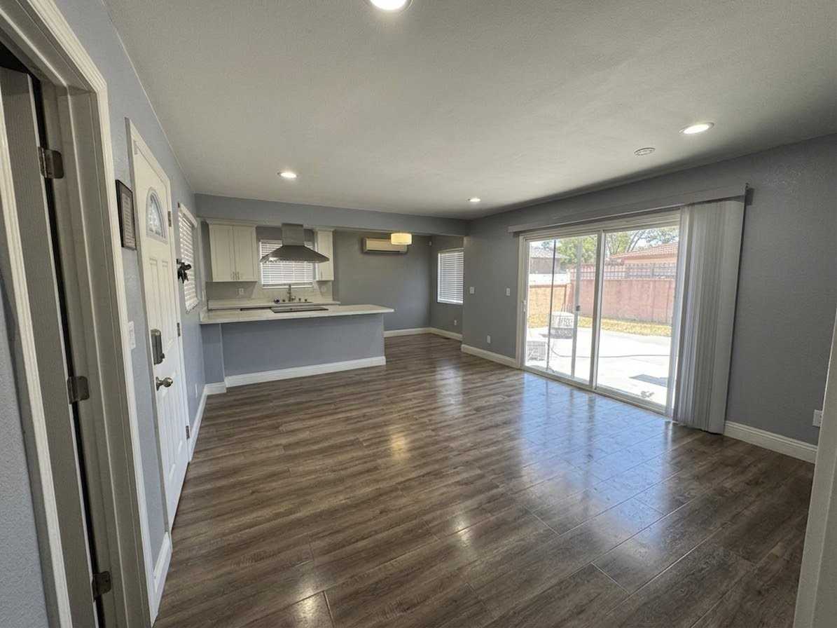 10926 Milano Ave - Photo 2 of 11