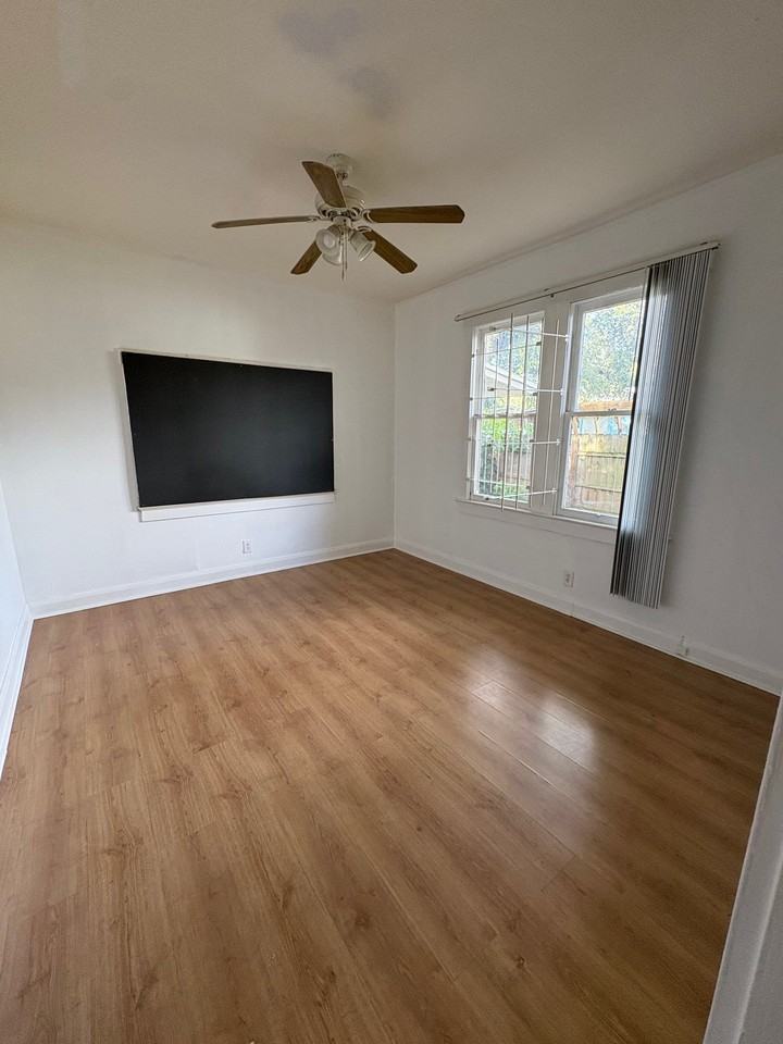 1304 E 32nd Ave - Photo 4 of 8