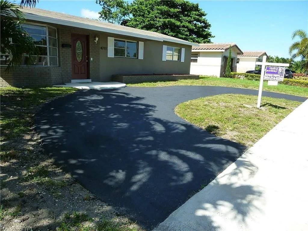 4711 W Park Rd - Photo 2 of 16
