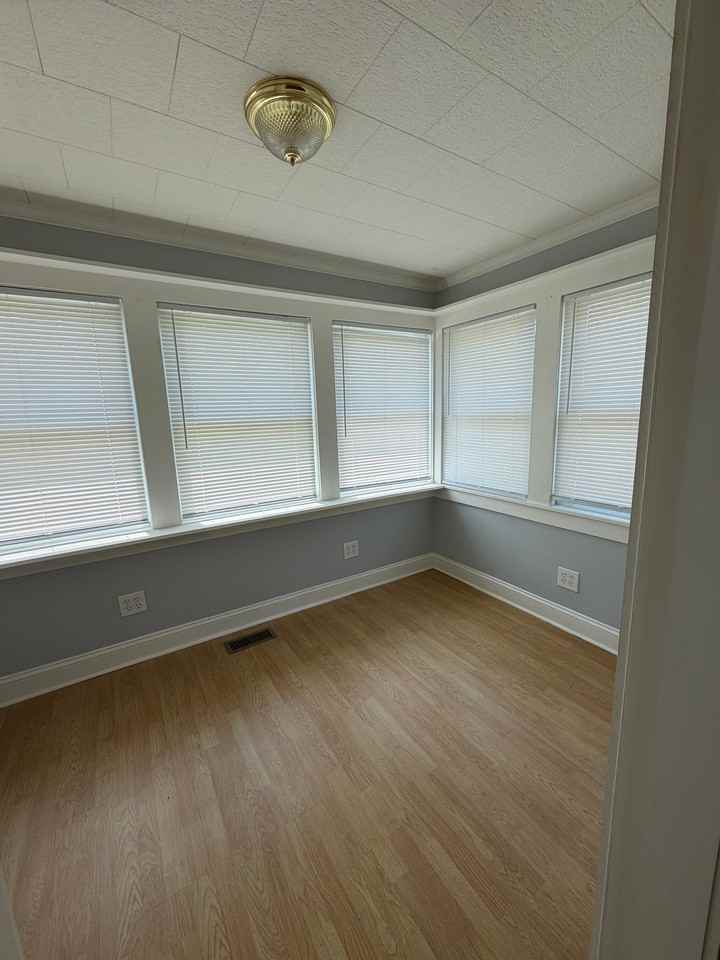 607 E 11th St - Photo 7 of 7
