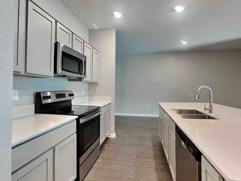 912 Caitlin Loop - Photo 3 of 10