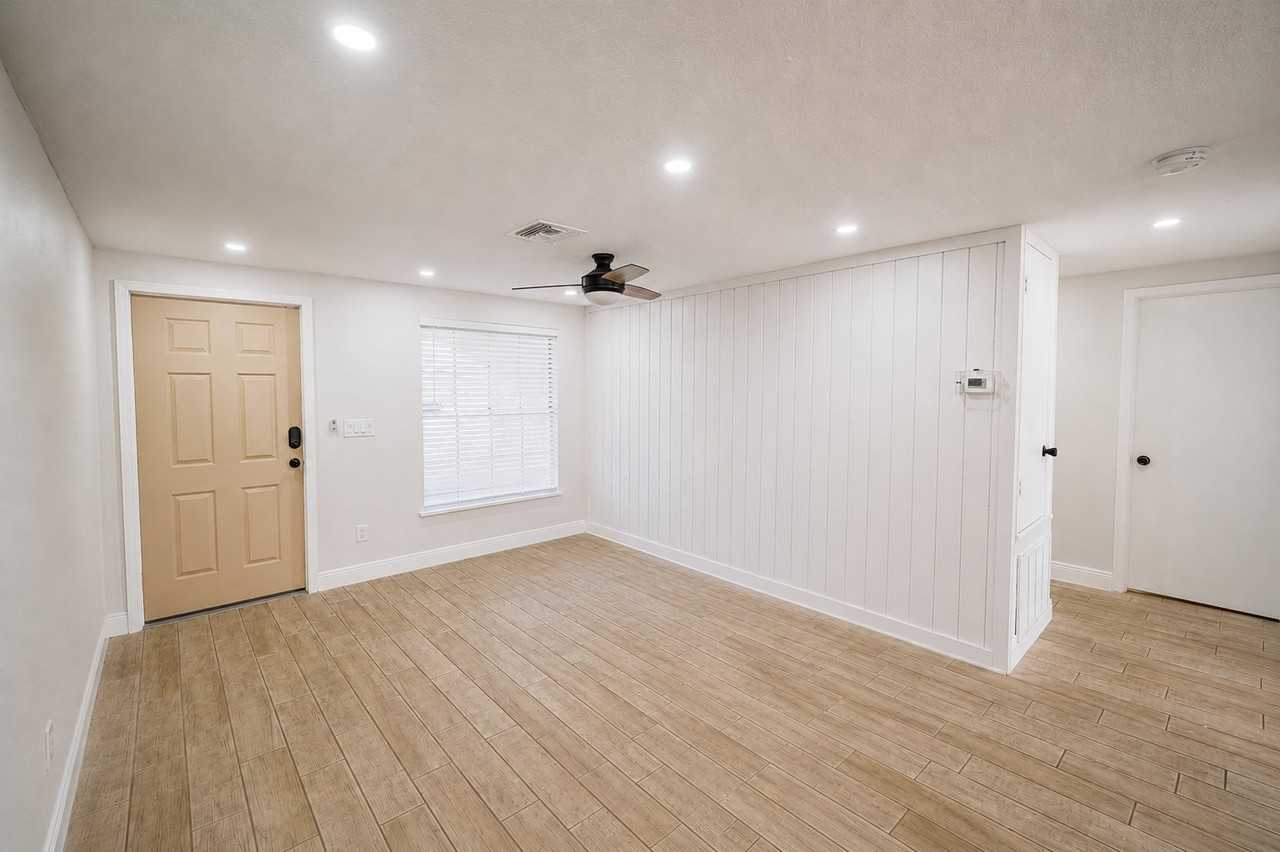 3120 Sandspur Dr - Photo 3 of 17