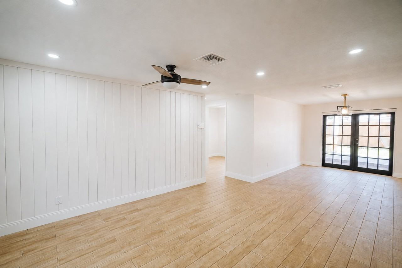 3120 Sandspur Dr - Photo 4 of 17