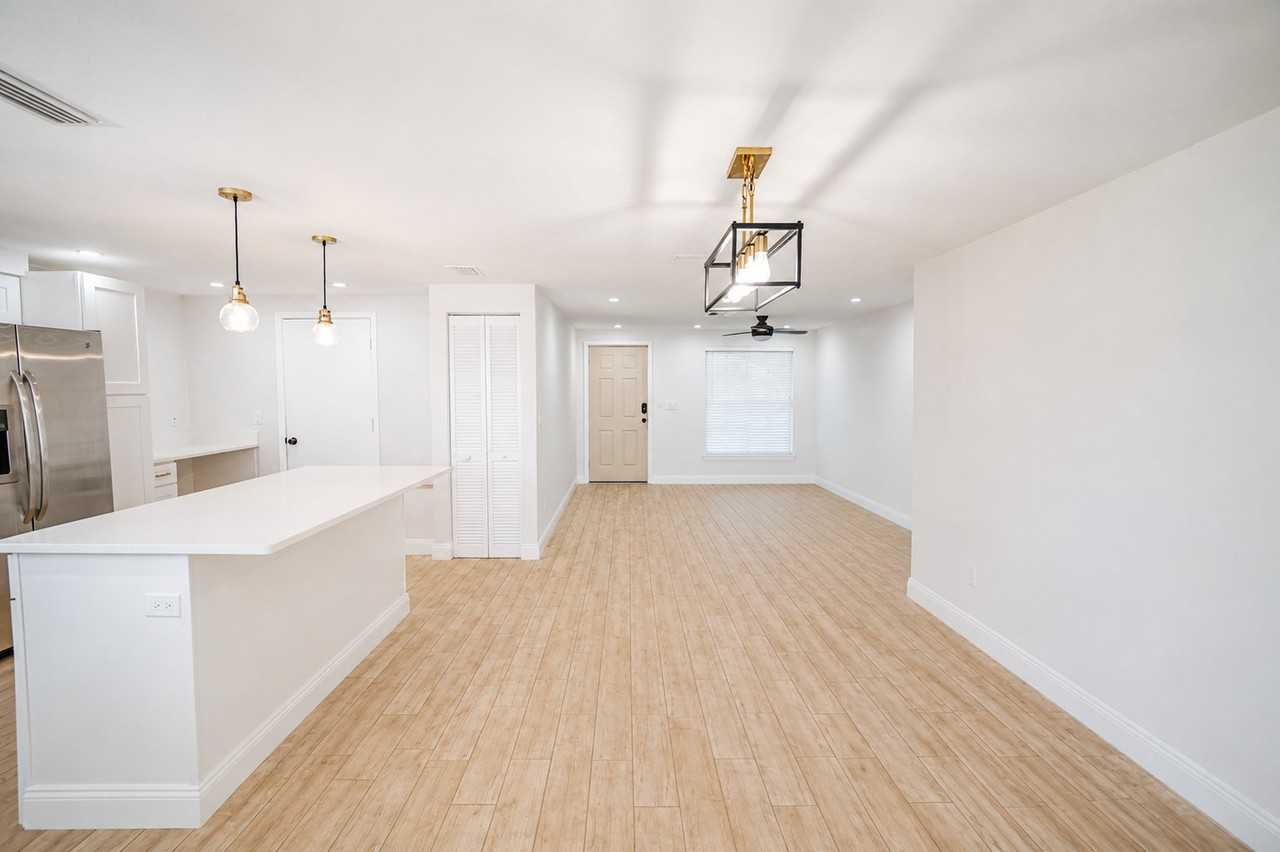 3120 Sandspur Dr - Photo 6 of 17