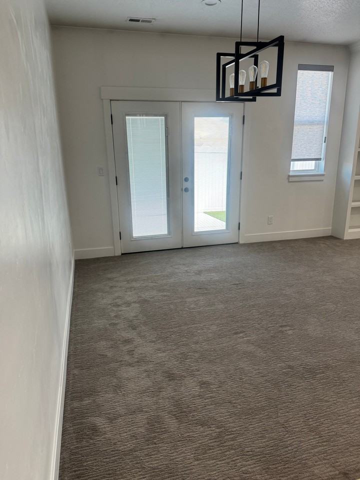 1936 W River View Dr #B - Photo 5 of 17
