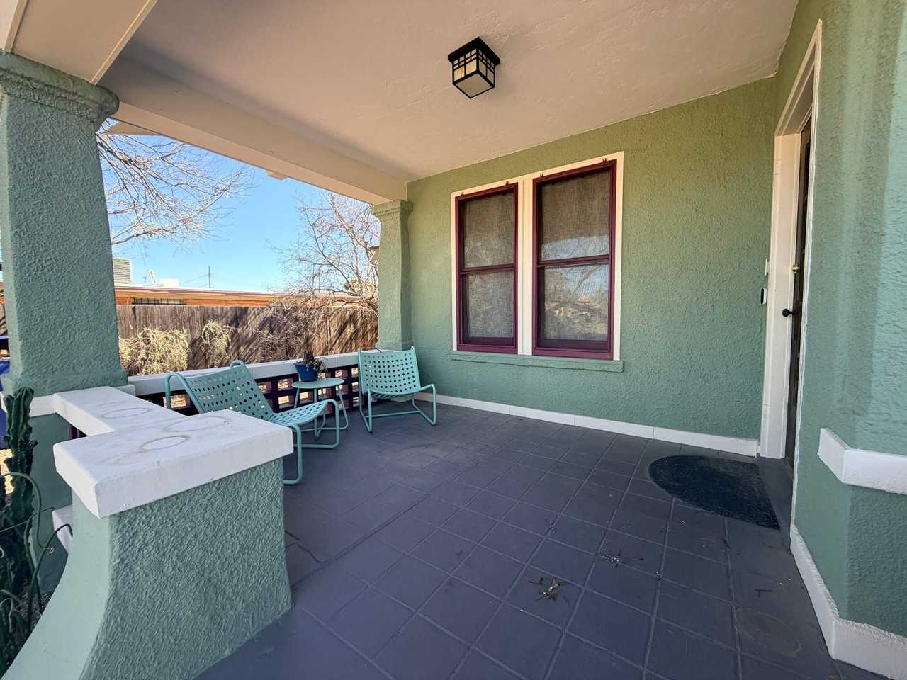 921 W Alameda St - Photo 2 of 14
