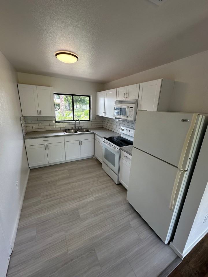 7181 Mesa Ct - Photo 3 of 10