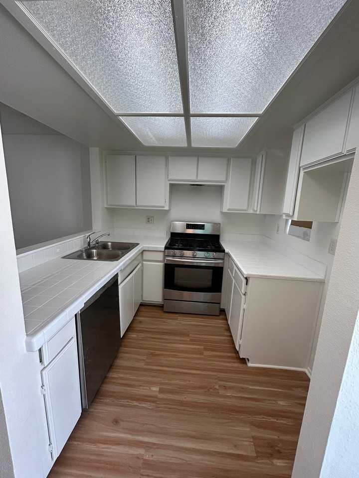 400 N Kenwood St #3 - Photo 2 of 7