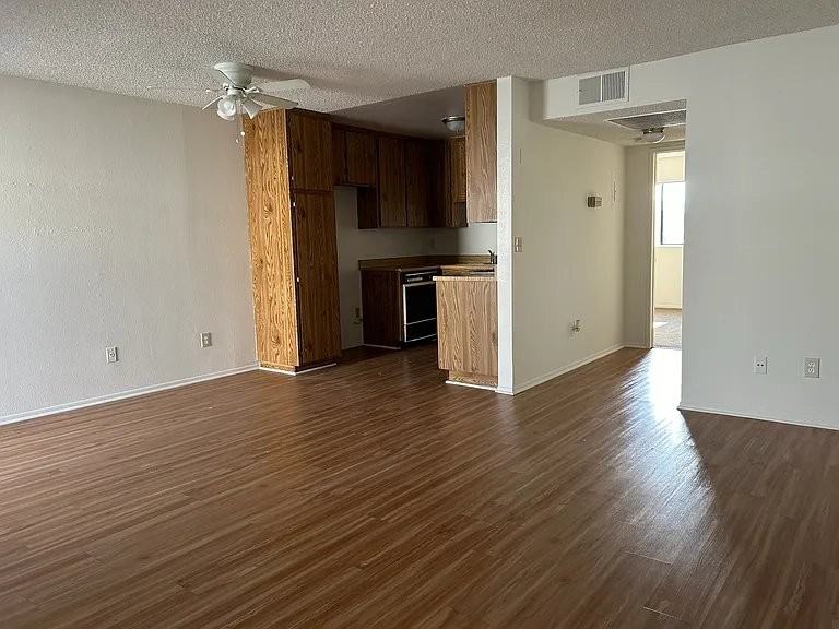 725 E Windsor Rd #202 - Photo 3 of 5
