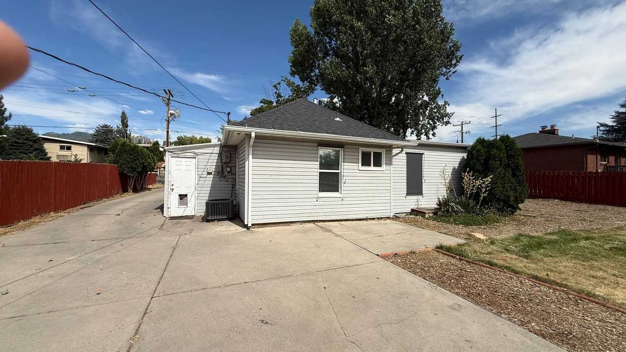 2760 S St - Photo 5 of 28