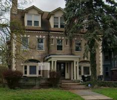 featured image of 579 University Ave #7
