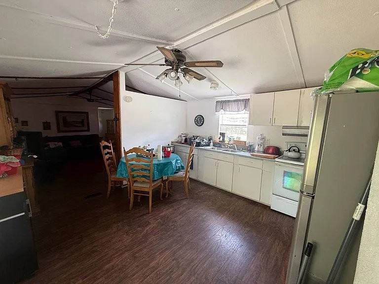 1681 W Cardinal St - Photo 4 of 12