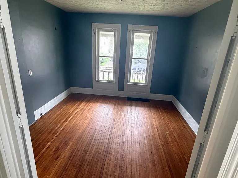 38 Mason St - Photo 6 of 10