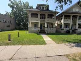 featured image of 739 Genesee St #4