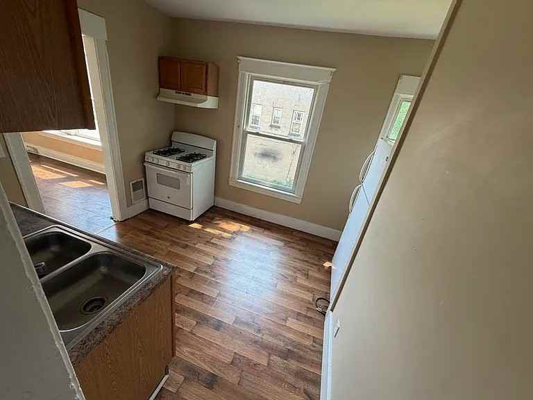 739 Genesee St #4 - Photo 3 of 10