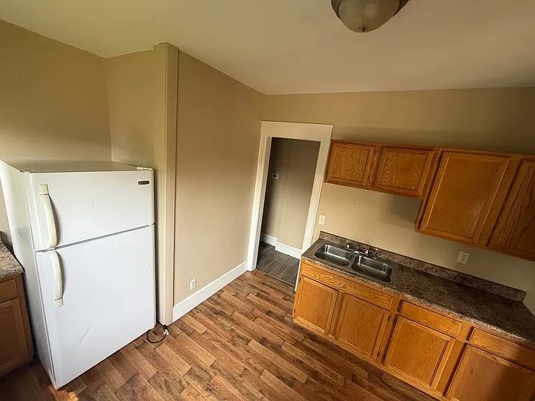 739 Genesee St #4 - Photo 4 of 10