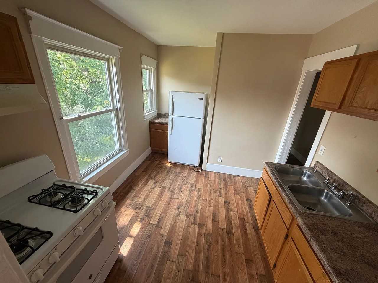 739 Genesee St #4 - Photo 5 of 10