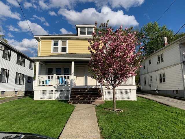11 E Willow St #11 - Photo 3 of 18