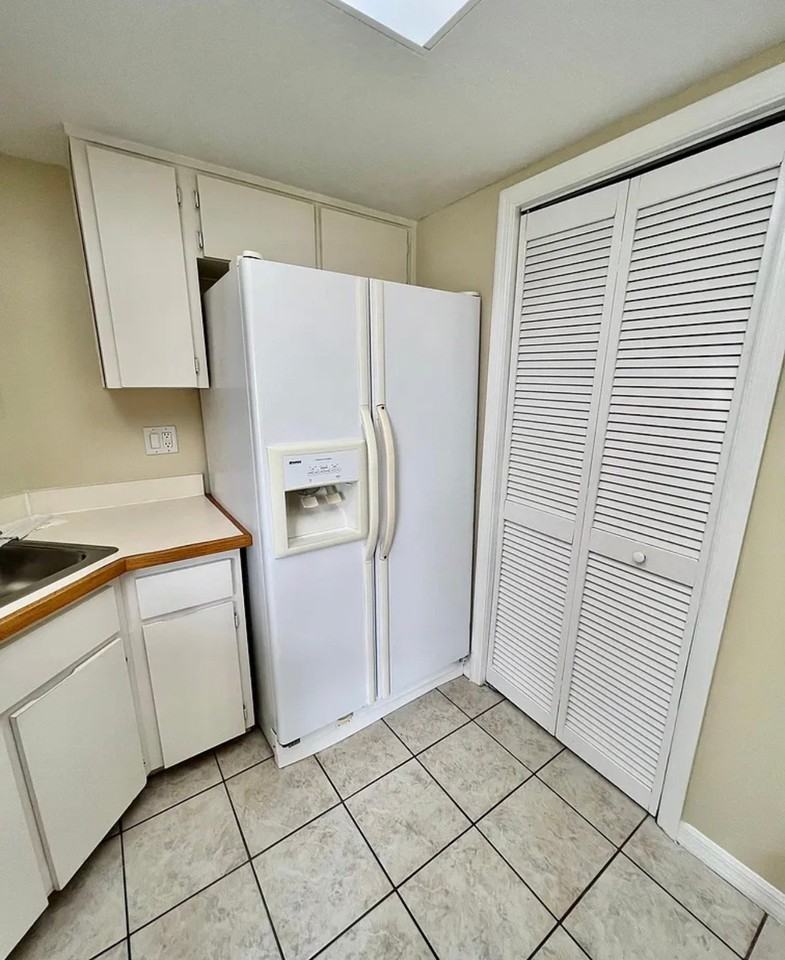 5571 Mariner Blvd - Photo 6 of 18