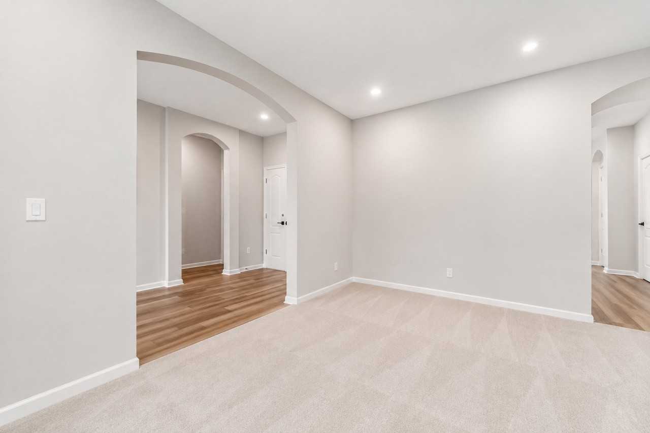 807 Littleton Dr - Photo 3 of 19