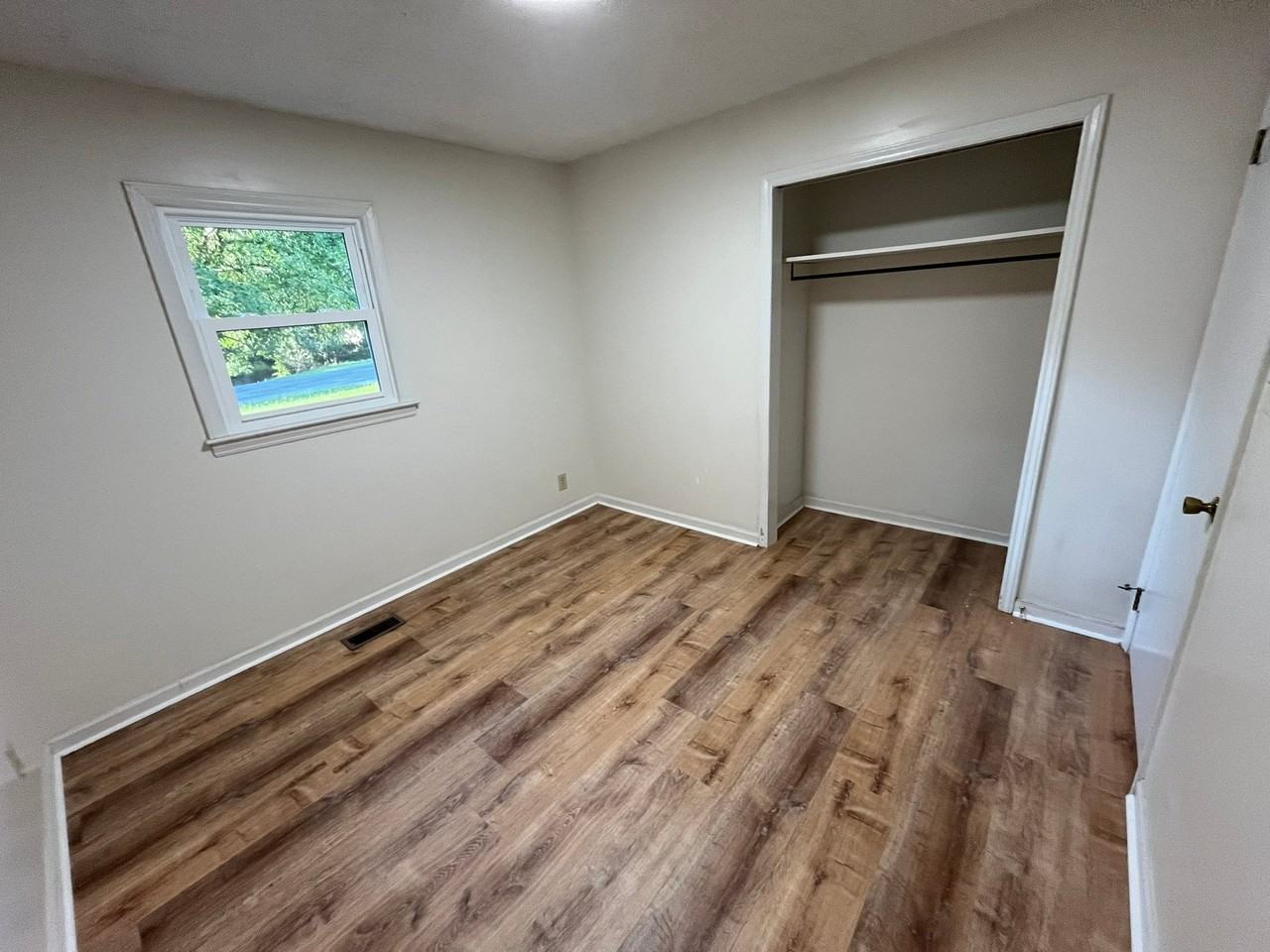 2417 Landis Dr - Photo 5 of 10
