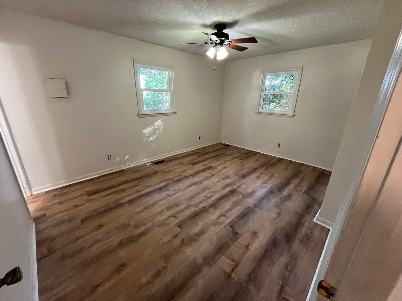 2417 Landis Dr - Photo 6 of 10
