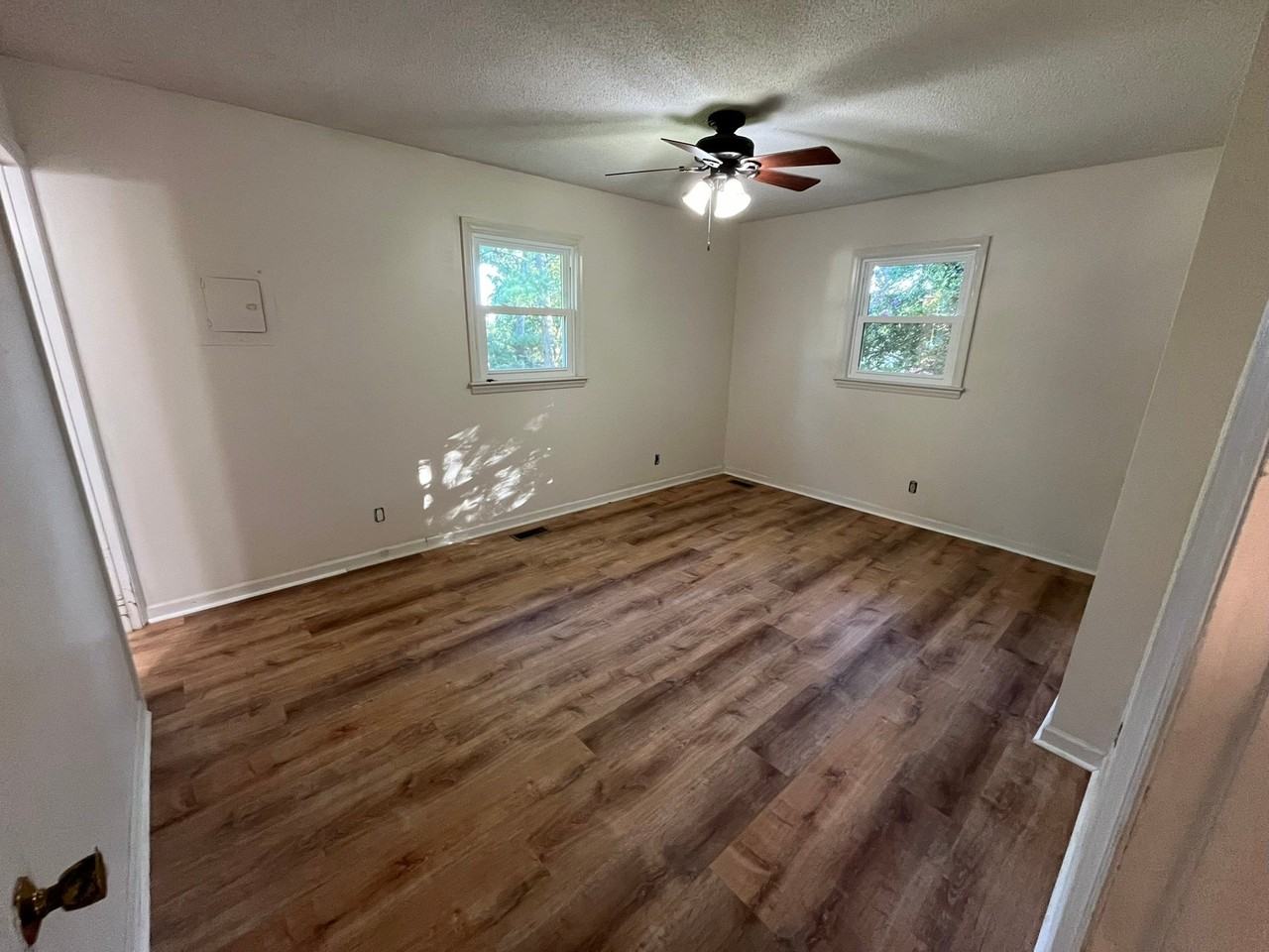 2417 Landis Dr - Photo 7 of 10
