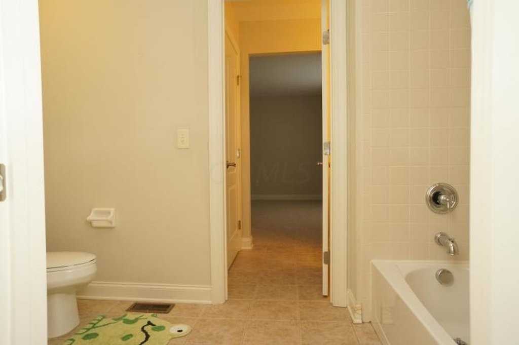 8616 Maple Leaf Ct - Photo 4 of 47