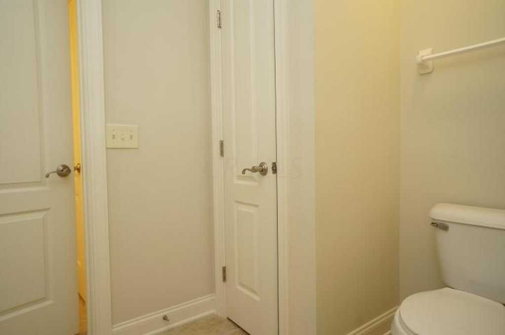 8616 Maple Leaf Ct - Photo 5 of 47