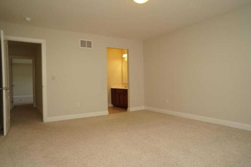 8616 Maple Leaf Ct - Photo 7 of 47