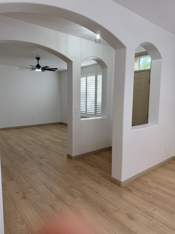 1138 Kensington Dr - Photo 3 of 17