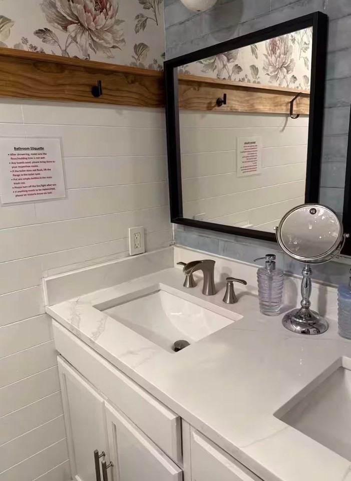 9804 Overlook Dr - Photo 3 of 5
