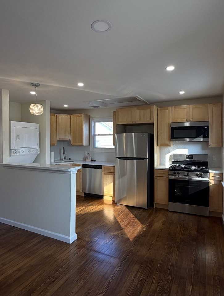 645 Main St #2