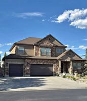 featured image of 679 E Country Breeze Cir