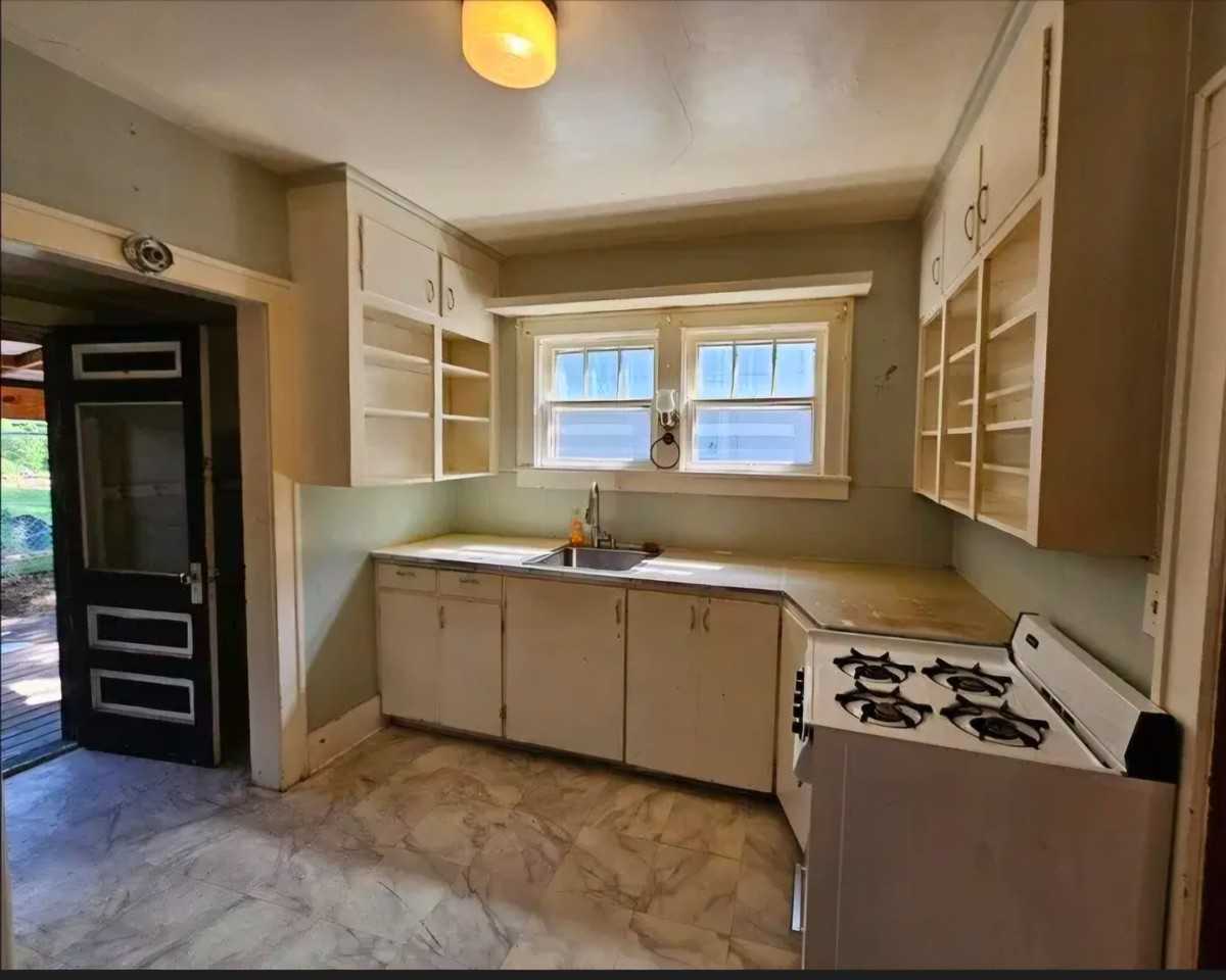 403 Pennsylvania Ave - Photo 4 of 20