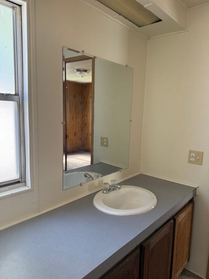 1860 N Hannaford St - Photo 6 of 11