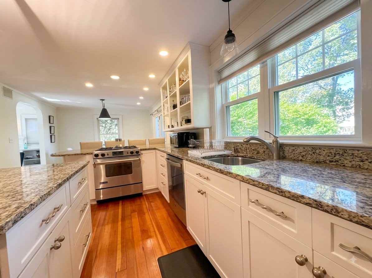 182 Margaret St - Photo 3 of 20