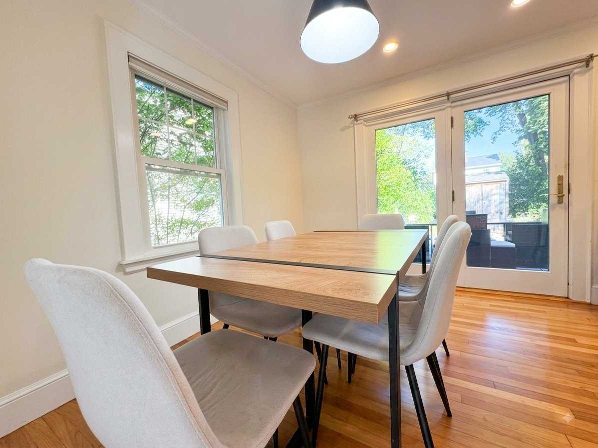 182 Margaret St - Photo 5 of 20