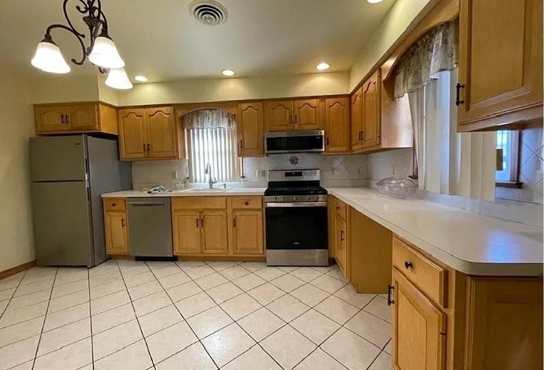 405 Redcliffe St - Photo 2 of 5