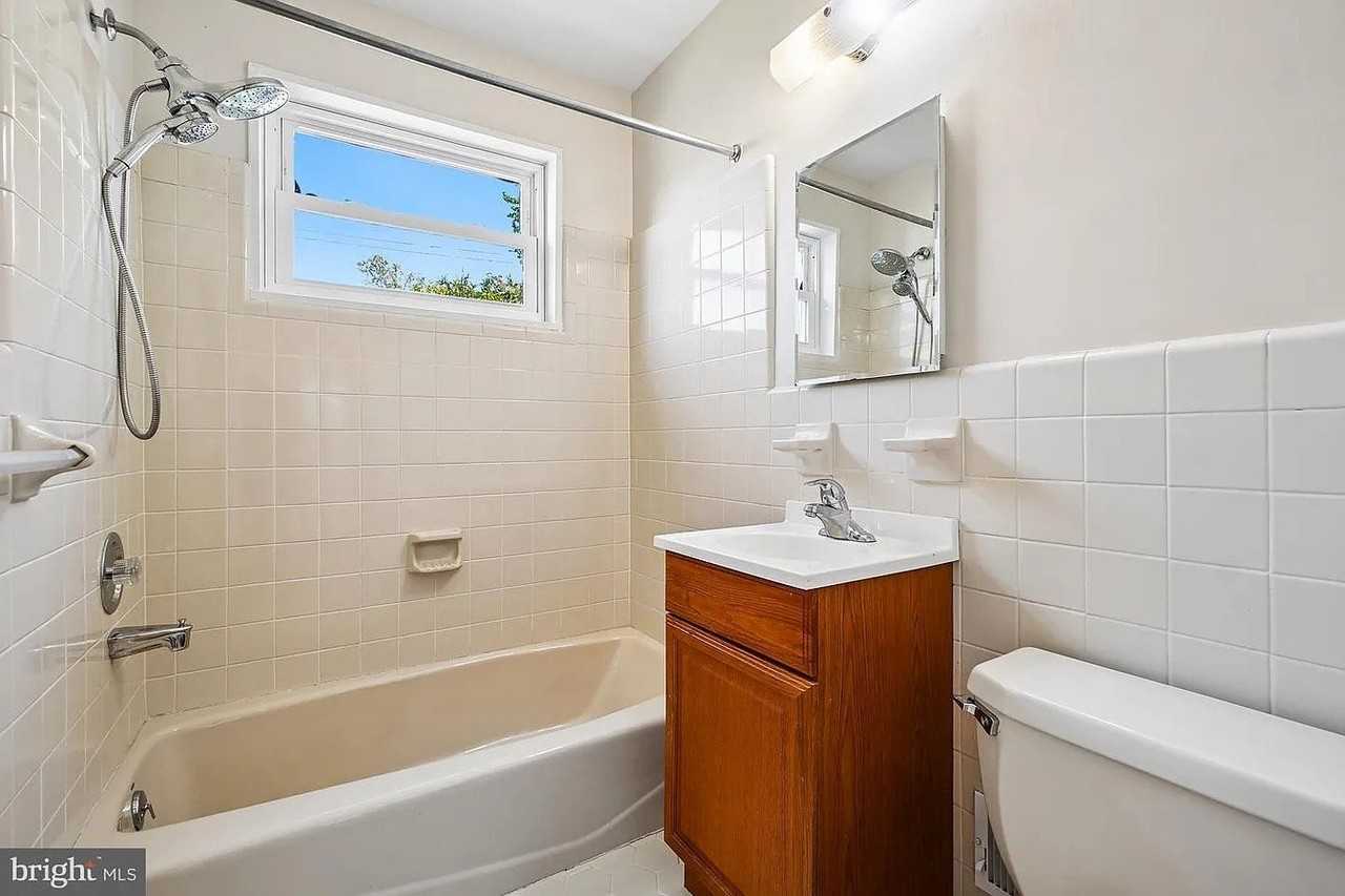 1615 Parham Pl - Photo 5 of 17