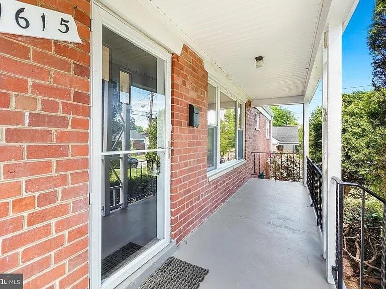 1615 Parham Pl - Photo 6 of 17