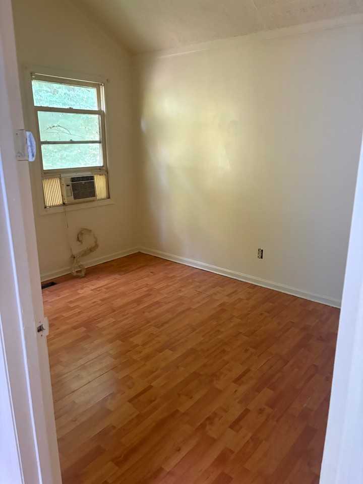 1787 Baltimore Ave - Photo 7 of 10