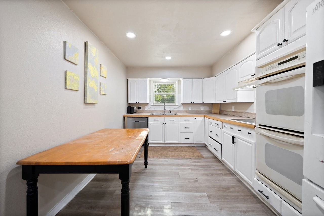 809 Burleson St - Photo 4 of 20