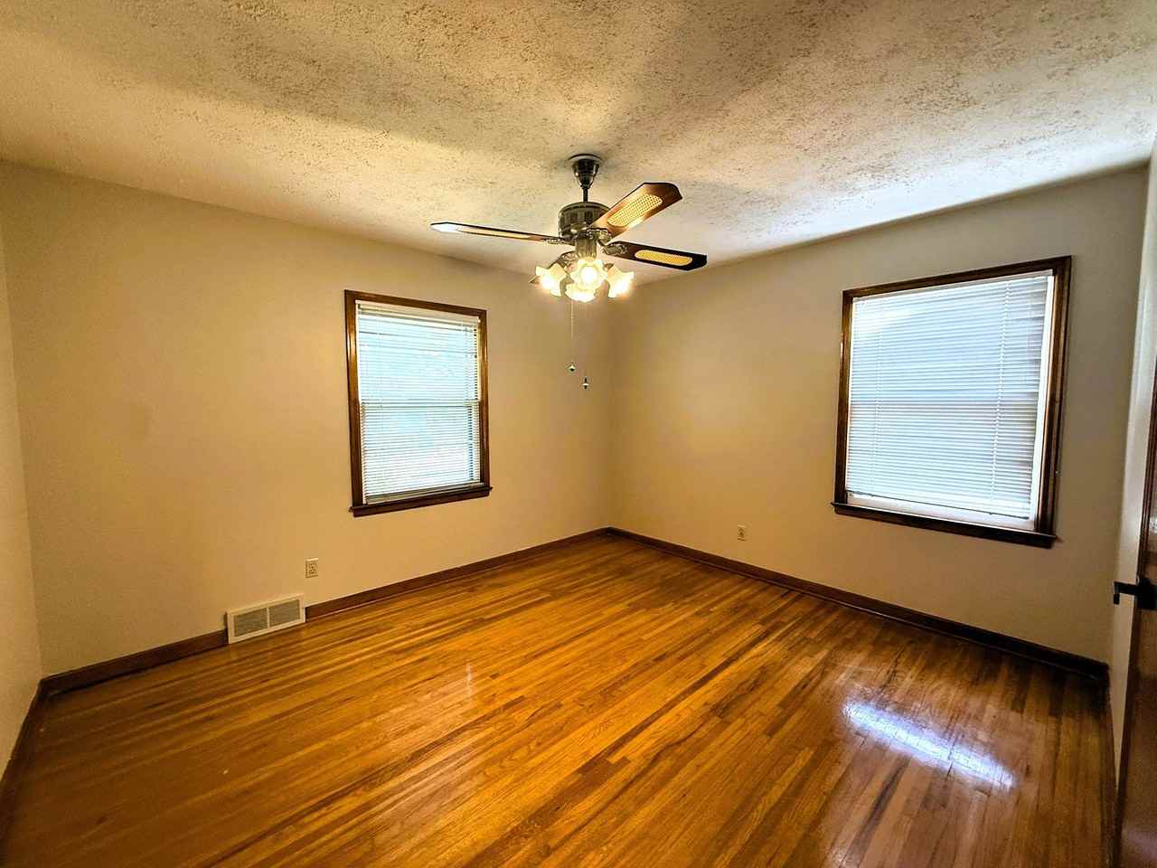 5913 E Bellaire St - Photo 4 of 12