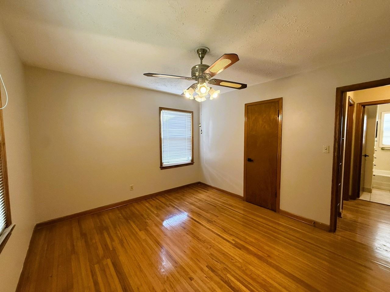 5913 E Bellaire St - Photo 5 of 12