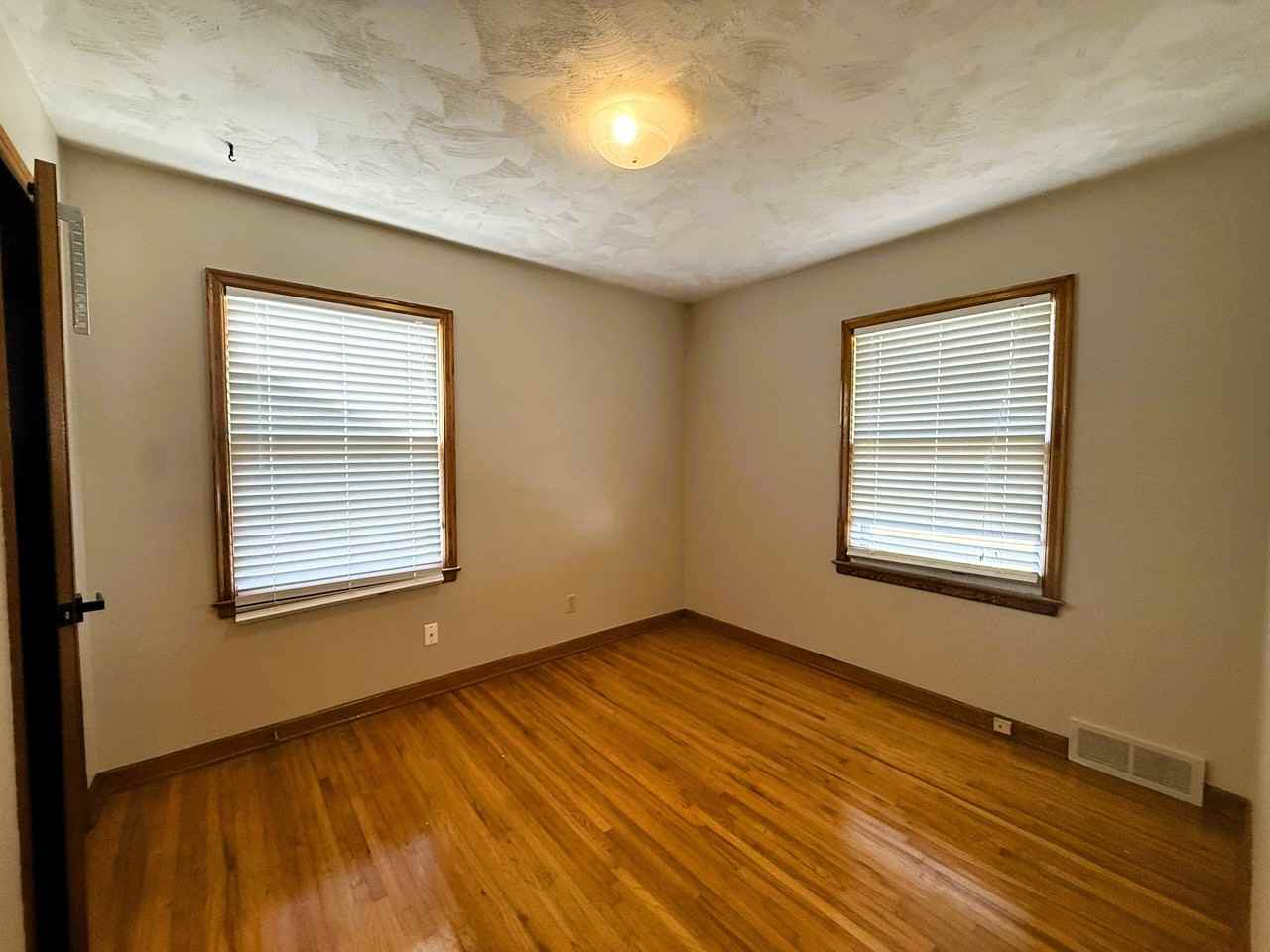 5913 E Bellaire St - Photo 6 of 12