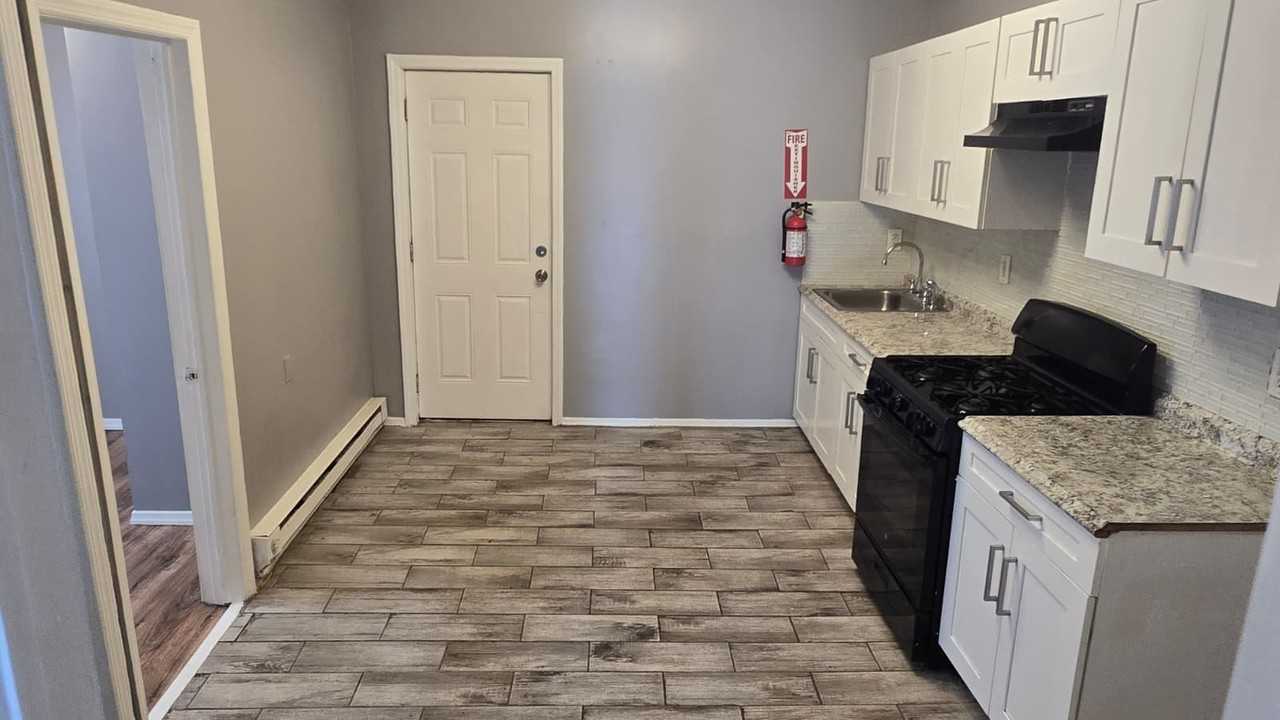 51 N 14th St #3 - Photo 2 of 8